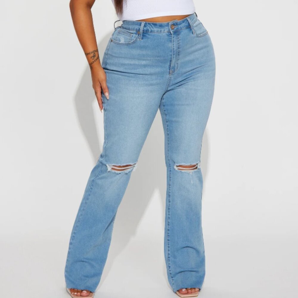 NWT Light Wash Bootcut Ripped Jeans Curvy Stretch